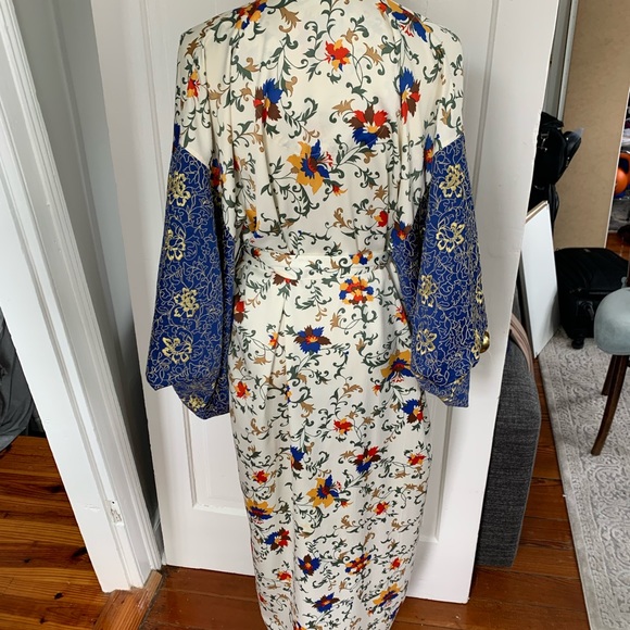 Kimono-style Robe. - Picture 3 of 4